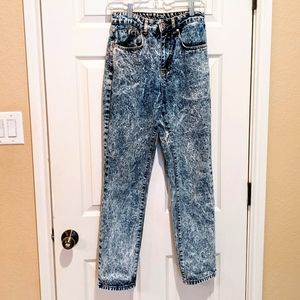 LAST CHANCE 🚨 Ragged Priest Mom Jeans in Acid Wash